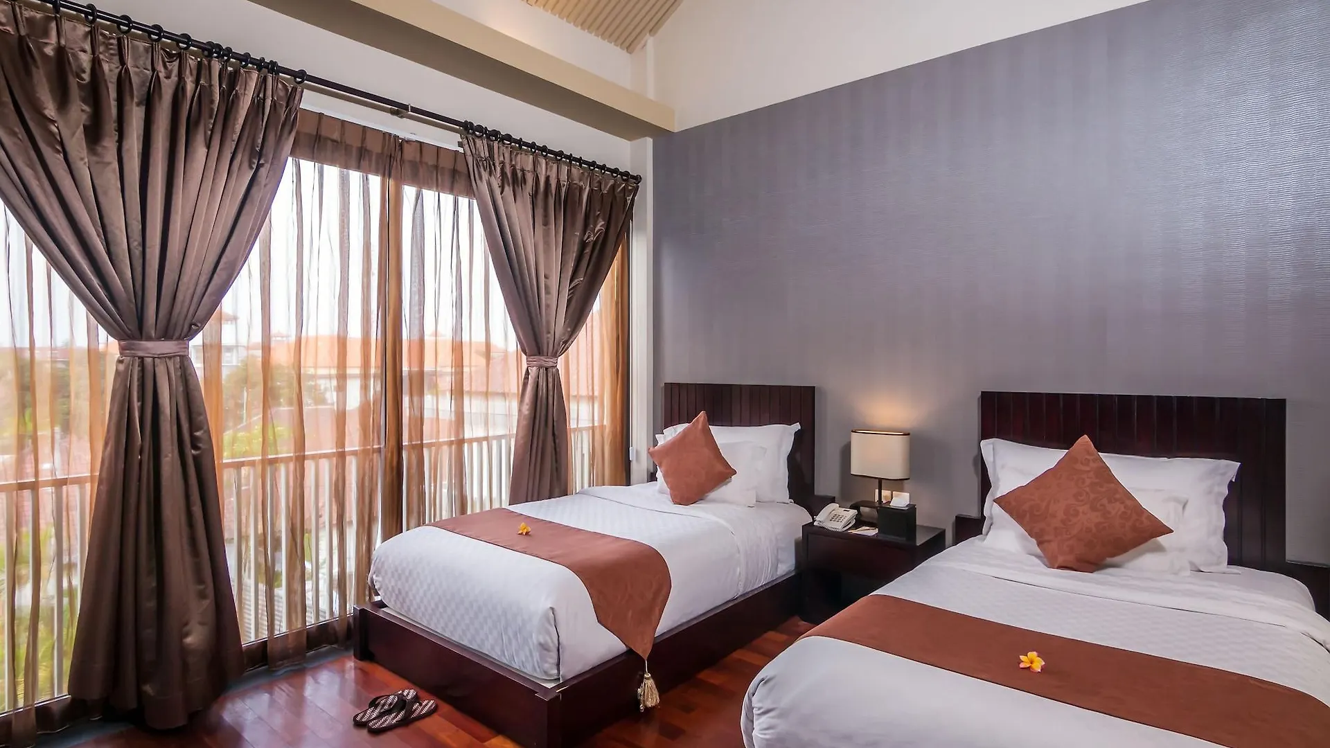 18 Suite Villa Loft At Kuta Kuta Lombok 4*,